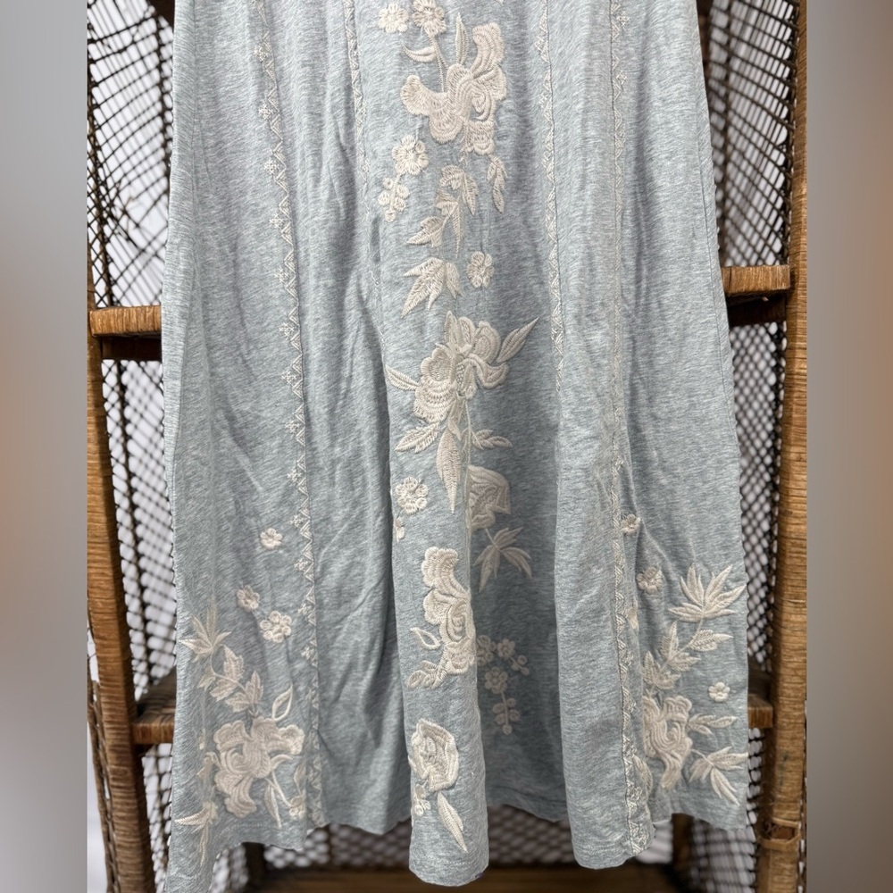 Johnny Was Gray Seamed Knit Midi Dress Embroidered Puff Sleeve M NWT - Picture 5 of 7